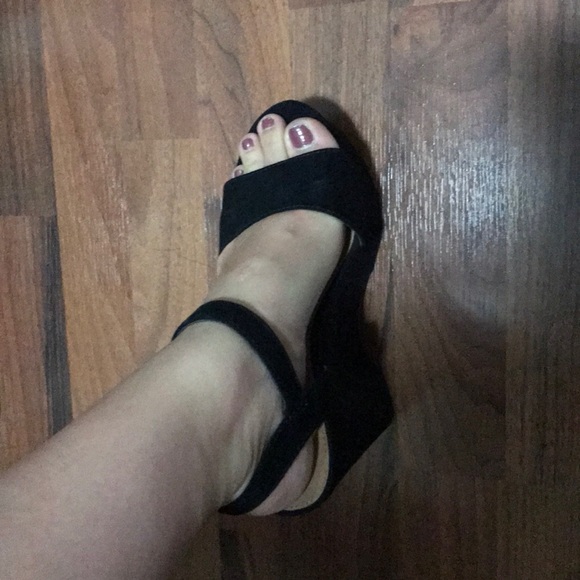 5/10 LAST CHANCE Forever 21 black wedge heels 6 - Picture 5 of 6